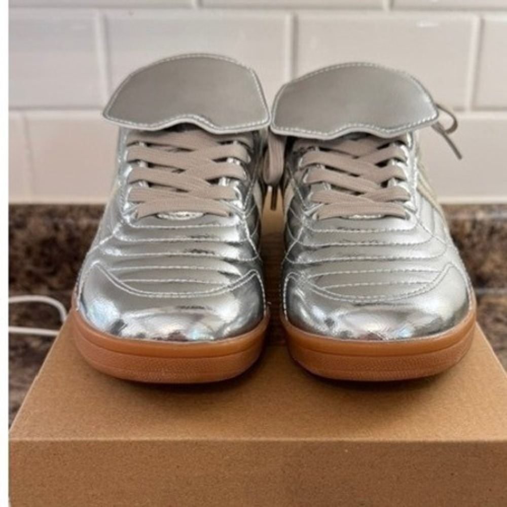 Steve Madden Field Silver Metallic Fold Over Tongue Sneakers Gum Sole Low Top - Picture 2 of 13